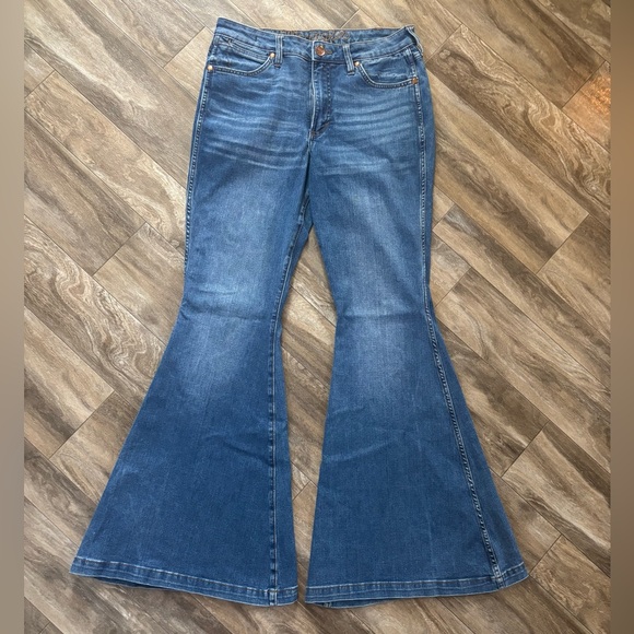 Women's Flared Blue Jeans - Picture 1 of 6